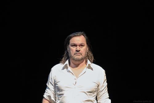 Dantons Tod von Büchner im Schauspielhaus Hamburg am 12.10.2009. <br><sub>(12.10.2009, Nikon D200, 200 mm, f/2.8, 1/160, ISO 800)</sub>