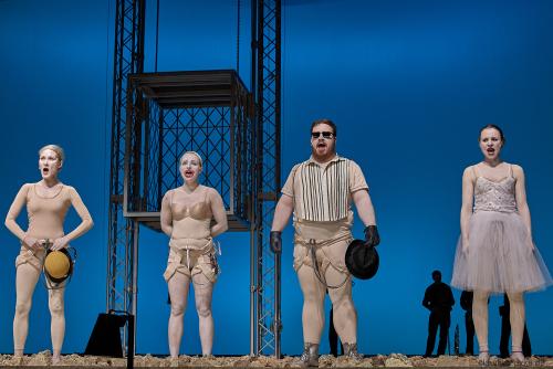 Dreigroschenoper von Brecht im Schauspielhaus Hamburg am 22.04.2010. <br><sub>(22.04.2010, Nikon D200, 36 mm, f/5, 1/50, ISO 800)</sub>