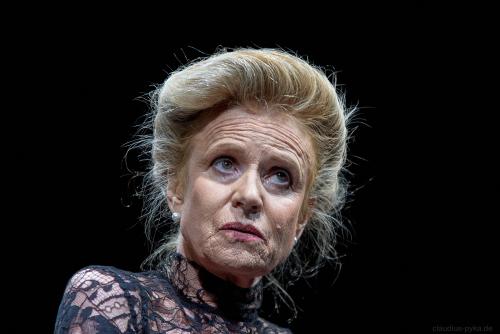 Frühlingserwachen von Wedekind im Schauspielhaus Hamburg am 27.08.2010. <br><sub>(27.08.2010, Nikon D200, 135 mm, f/2.8, 1/80, ISO 800)</sub>