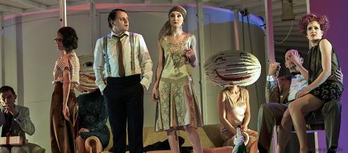 Der große Gatsby von Scott Fitzgerald im Schauspielhaus Hamburg am 10.01.2012. <br><sub>(10.01.2012, Nikon D700, 92 mm, f/4, 1/50, ISO 1.250)</sub>