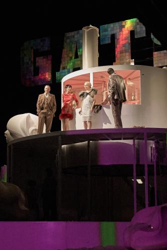 Der große Gatsby von Scott Fitzgerald im Schauspielhaus Hamburg am 10.01.2012. <br><sub>(10.01.2012, Nikon D200, 35 mm, f/5, 1/80, ISO 1.600)</sub>