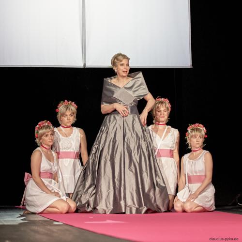 Das Kätzchen von Heilbronn im Schauspielhaus Hamburg am 26.05.2009. <br><sub>(26.05.2009, Nikon D200, 98 mm, f/2.8, 1/30, ISO 800)</sub>