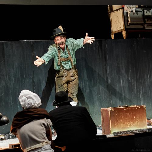 Mein Kampf von George Tabori im Ernst Deutsch Theater Hamburg. <br><sub>(30.05.2012, Nikon D4, 70 mm, f/4, 1/200, ISO 3.200)</sub>