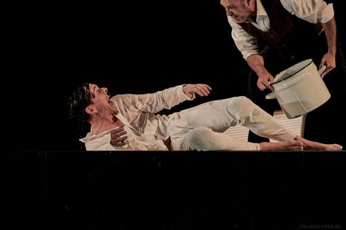 Mein Kampf von George Tabori im Ernst Deutsch Theater Hamburg. <br><sub>(30.05.2012, Nikon D4, 155 mm, f/3.5, 1/2.000, ISO 3.200)</sub>