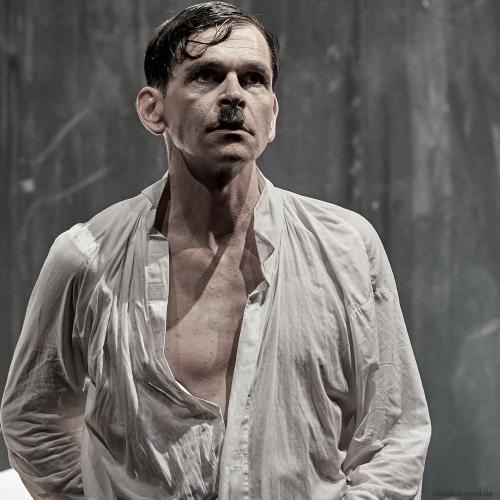 Mein Kampf von George Tabori im Ernst Deutsch Theater Hamburg. <br><sub>(30.05.2012, Nikon D4, 175 mm, f/5.6, 1/80, ISO 3.200)</sub>
