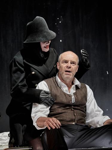 Mein Kampf von George Tabori im Ernst Deutsch Theater Hamburg. <br><sub>(30.05.2012, Nikon D4, 185 mm, f/5, 1/250, ISO 3.200)</sub>
