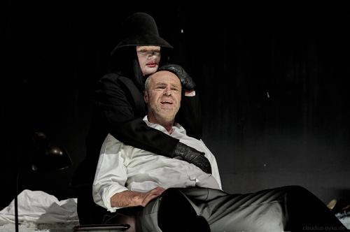 Mein Kampf von George Tabori im Ernst Deutsch Theater Hamburg. <br><sub>(30.05.2012, Nikon D4, 155 mm, f/4.5, 1/125, ISO 3.200)</sub>