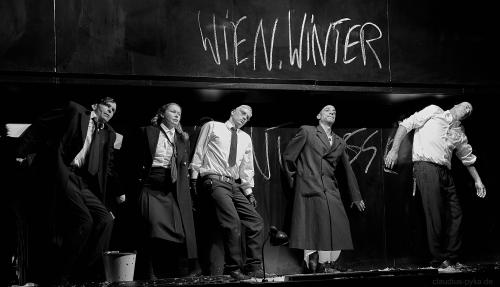 Mein Kampf von George Tabori im Ernst Deutsch Theater Hamburg. <br><sub>(30.05.2012, Nikon D700, 52 mm, f/5.6, 1/200, ISO 1.600)</sub>