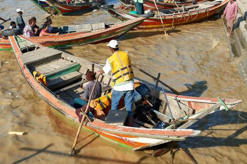Am Ufer des Yangon-Flusses. <br><sub> (18.12.2012, Nikon D4, 48 mm, f/6,3, 1/320, ISO 100)</sub>