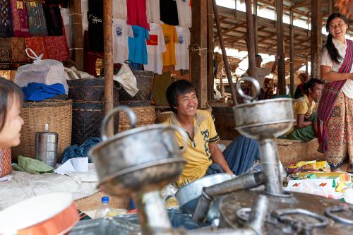 Gesichter Myanmars. Auf dem Markt. <br><sub> (03.06.2013, Nikon D800E, 48 mm, f/5,6, 1/20, ISO 100)</sub>