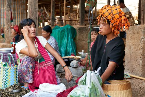 Gesichter Myanmars. Auf dem Markt. <br><sub> (03.06.2013, Nikon D800E, 62 mm, f/5,6, 1/400, ISO 800)</sub>