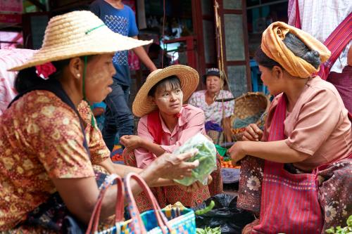 Gesichter Myanmars. Auf dem Markt. <br><sub> (04.06.2013, Nikon D800E, 55 mm, f/4, 1/250, ISO 800)</sub>