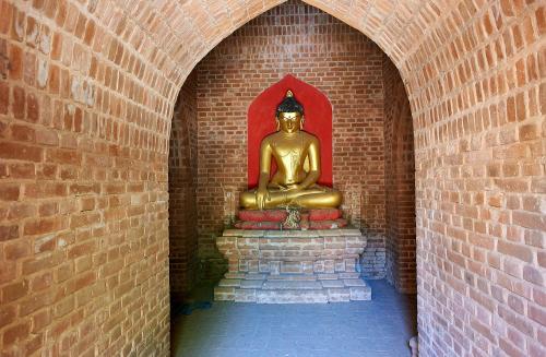In einem der vielen Tempel in Bagan. <br><sub> (22.12.2012, Nikon D4, 24 mm, f/5, 1/60, ISO 3.200)</sub>