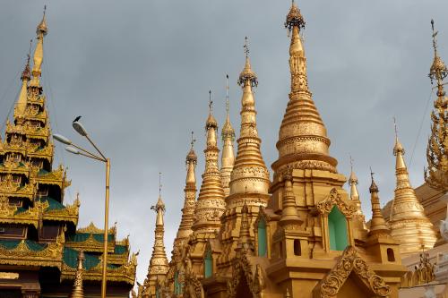 In der Tempelanlage von Yangon. <br><sub> (29.05.2013, Nikon D800E, 45 mm, f/5,6, 1/200, ISO 100)</sub>