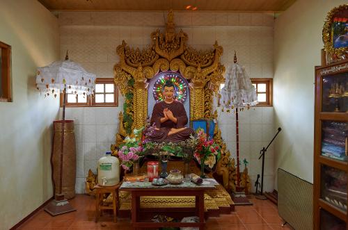 In einem buddhistischen Andachtsraum. <br><sub> (20.12.2012, Nikon D4, 29 mm, f/4, 1/30, ISO 800)</sub>